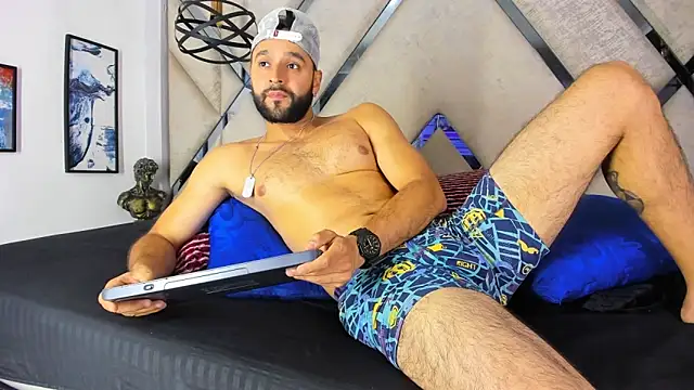 Mike333_ Show in webcam