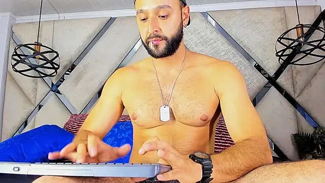 Show modela Mike333_ na web-kameri