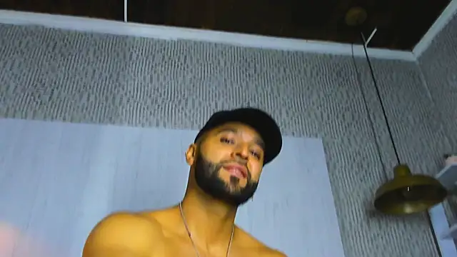Mike333_ Show in webcam