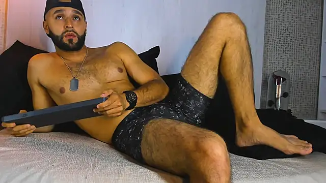 Pokazy przed kamerką – Mike333_