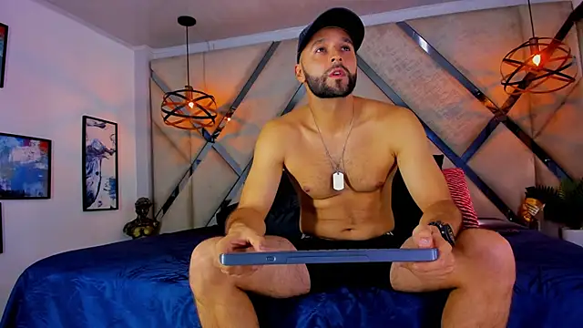 Mike333_ webkamerás műsora