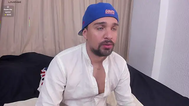 Show modela max_ed na web-kameri