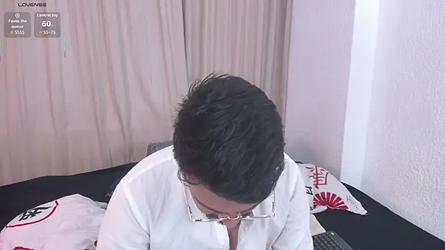 Show modela max_ed na web-kameri
