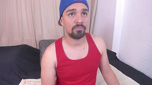 Show modela max_ed na web-kameri