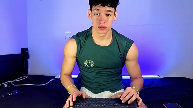 Show de Luke_Muscle na webcam
