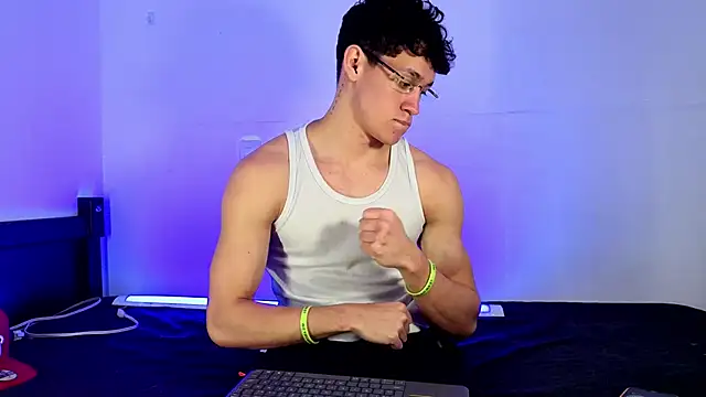 Show de Luke_Muscle na webcam