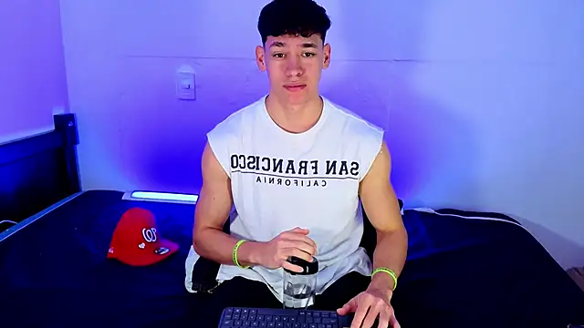 Show modela Luke_Muscle na web-kameri
