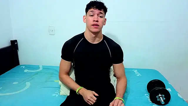 Luke_Muscle: διαδικτυακό σόου στην κάμερα