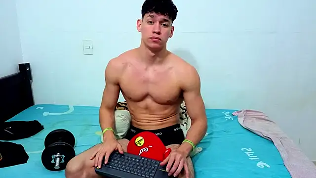 Show modela Luke_Muscle na web-kameri
