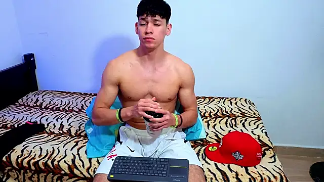 Luke_Muscle webcam show
