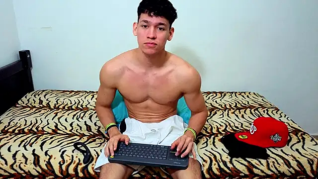 Show de Luke_Muscle na webcam
