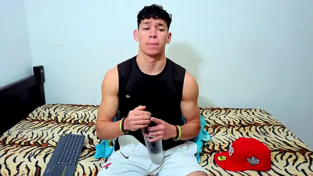 Luke_Muscle's Webcam Show