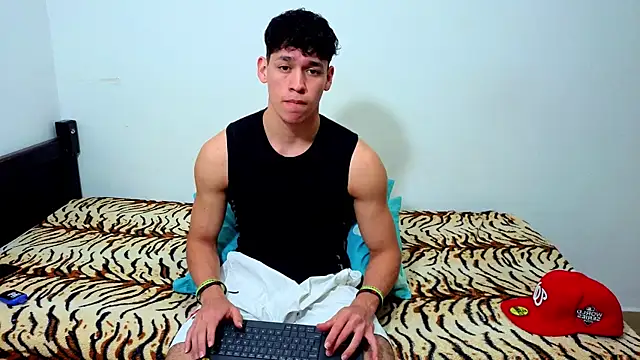 Luke_Muscle Adlı Modelin Web Kamerası Şovu