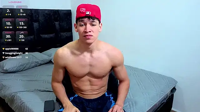 Luke_Muscle: διαδικτυακό σόου στην κάμερα