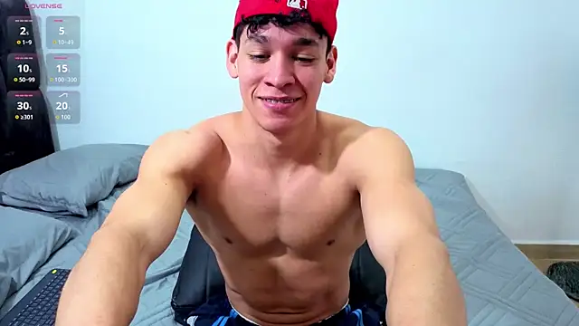 Show de Luke_Muscle na webcam