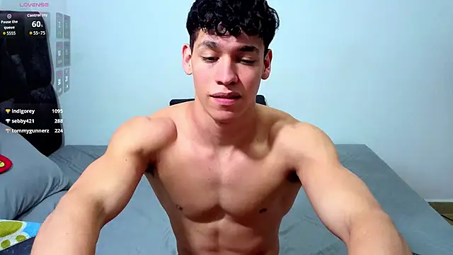 Show de Luke_Muscle na webcam