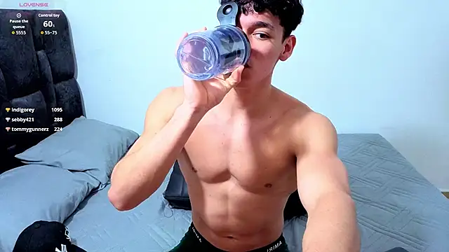 Luke_Muscle Pertunjukan Webcam