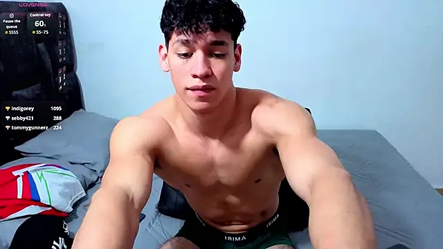 Luke_Muscle: διαδικτυακό σόου στην κάμερα