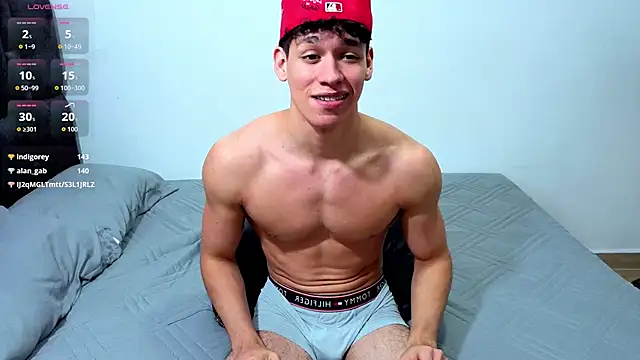 Show modela Luke_Muscle na web-kameri