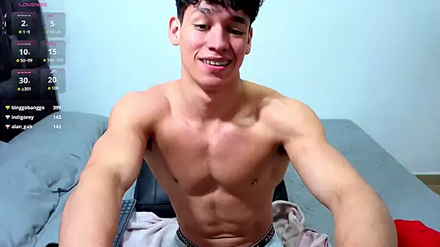Luke_Muscle Show in webcam