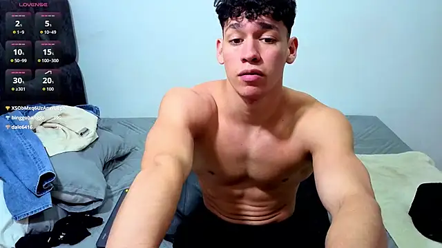 Show modela Luke_Muscle na web-kameri