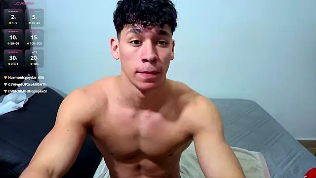 Luke_Muscle: διαδικτυακό σόου στην κάμερα