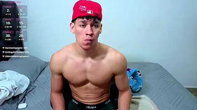 Luke_Muscle Show in webcam