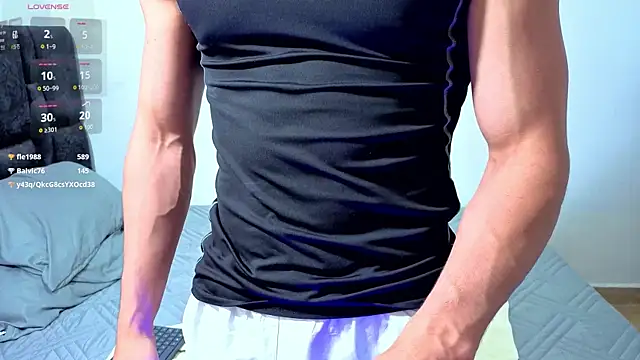 Luke_Muscle: διαδικτυακό σόου στην κάμερα