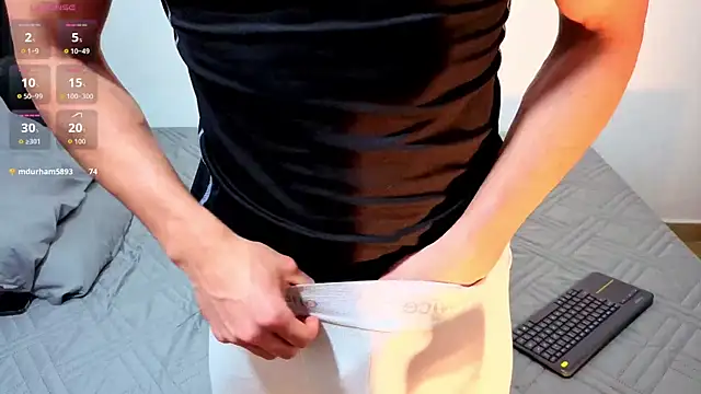 Luke_Muscle: διαδικτυακό σόου στην κάμερα