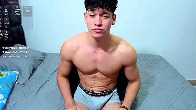 Luke_Muscle: διαδικτυακό σόου στην κάμερα