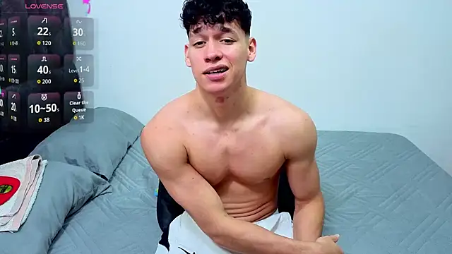 Luke_Muscle Show in webcam