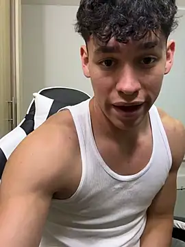 Luke_Muscle: διαδικτυακό σόου στην κάμερα