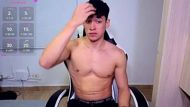 Pokazy przed kamerką – Luke_Muscle