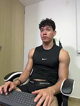 Luke_Muscle webkamerás műsora