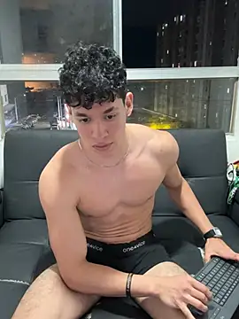 Luke_Muscle webkamerás műsora