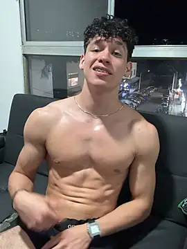 Luke_Muscle Show Webcam
