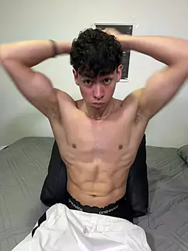 Show de Luke_Muscle na webcam