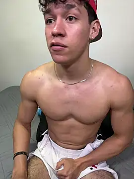 Luke_Muscle Show in webcam