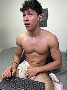 Show de Luke_Muscle na webcam