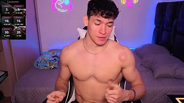Luke_Muscle: διαδικτυακό σόου στην κάμερα