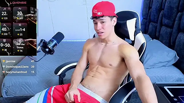 Luke_Muscle Show Webcam
