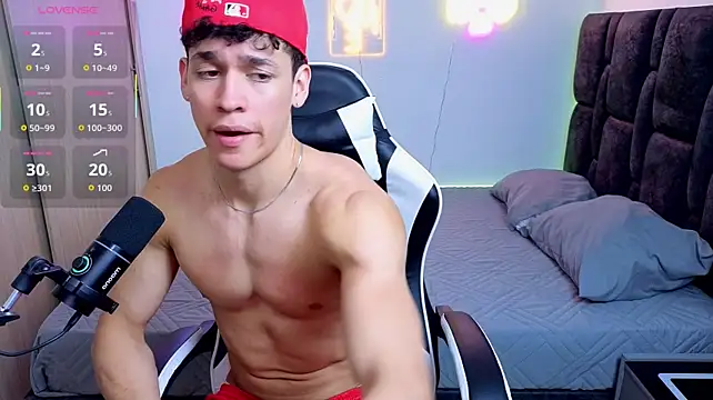 Luke_Muscle webcam show