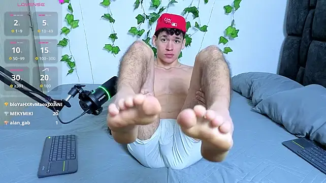Luke_Muscle Show in webcam