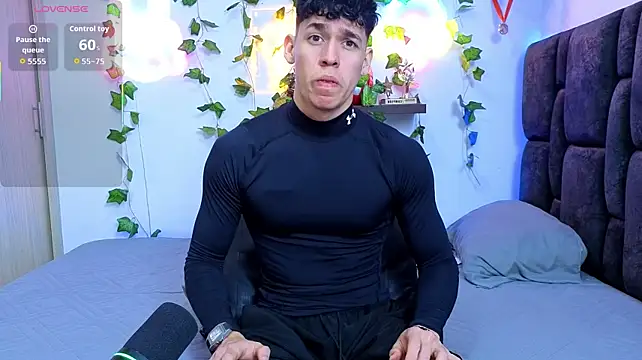 Luke_Muscle's Webcam Show