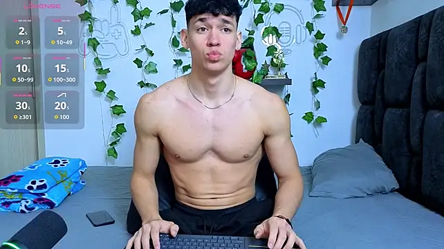 Luke_Muscle: διαδικτυακό σόου στην κάμερα