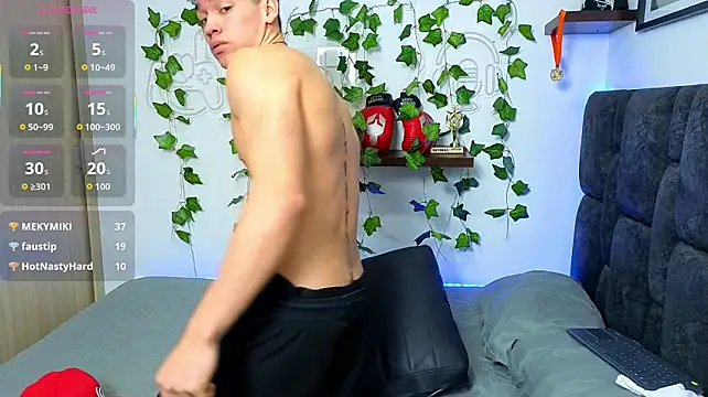 Luke_Muscle: вебкам-шоу
