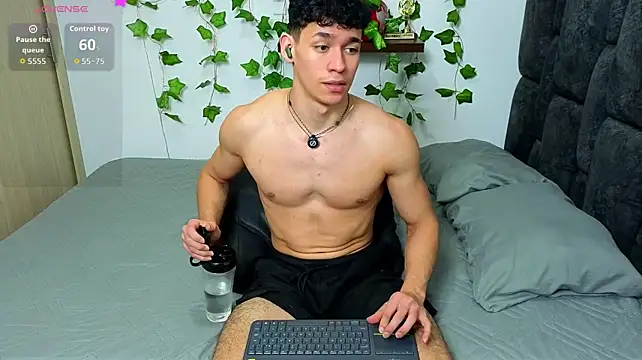 Luke_Muscle Show Webcam