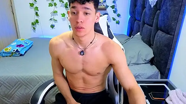 Show modela Luke_Muscle na web-kameri