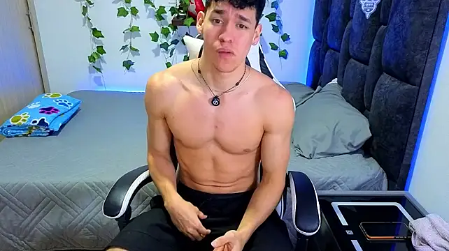 Luke_Muscle Adlı Modelin Web Kamerası Şovu