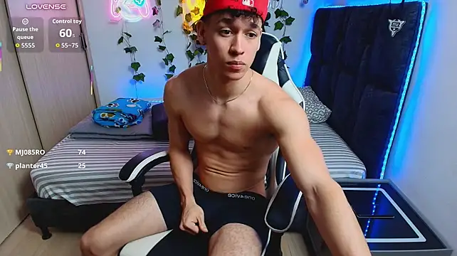 Pokazy przed kamerką – Luke_Muscle